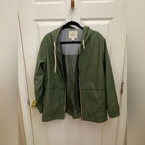 Weatherproof Green Hooded Raincoat Lightweight Zipper